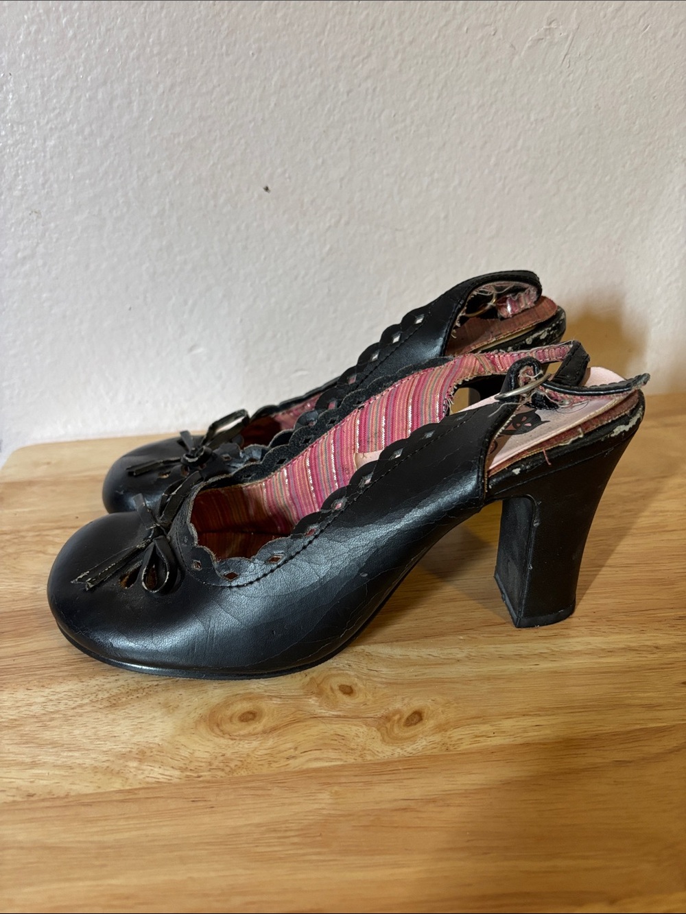 T.U.K. Black Scalloped Slingback Pinup Heels with Bow Accent